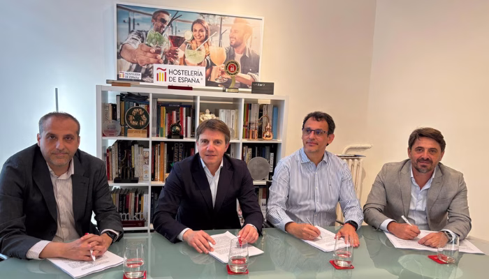 Sindicats i patronals fan un pas decisiu per a l’hostaleria amb la signatura del nou acord estatal (ALEH)
